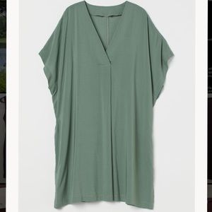NWT 🌸 H&M • Knee-length dress • x-small • green